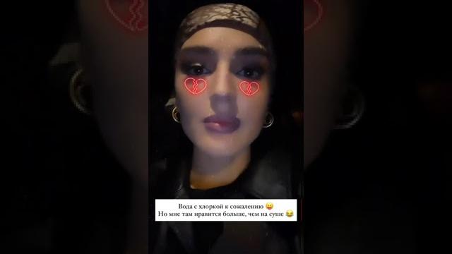 Как Дина Саева плавает под водой?? Как Дина Саева плавает под водой??