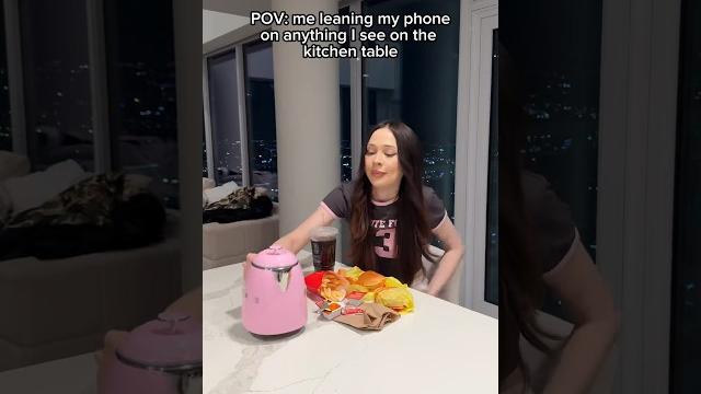 When it’s time to eat and watch YouTube #tiktok #elsarca When it’s time to eat and watch YouTube #tiktok #elsarca