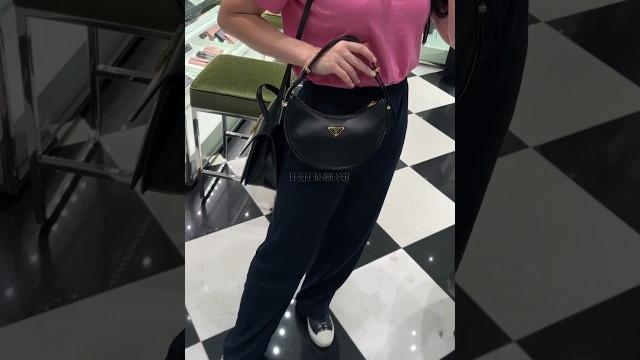 PRADA удивляет снова! Новая модель сумок, которая станет хитом этого сезона! #шоппинг #тренды #стиль PRADA удивляет снова! Новая модель сумок, которая станет хитом этого сезона! #шоппинг #тренды #стиль