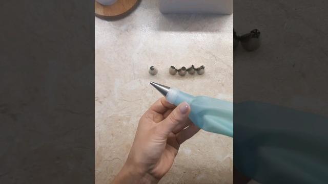Как надевать насадки на многоразовый кондитерский мешок Как надевать насадки на многоразовый кондитерский мешок