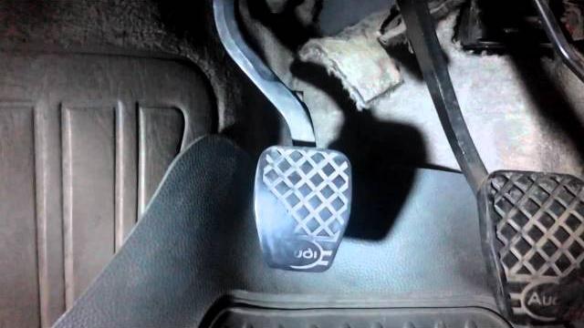 Втягивание педали сцепления Audi 100 c3 Втягивание педали сцепления Audi 100 c3