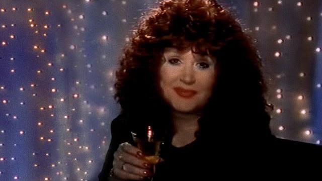 Алла Пугачёва - Новогоднее поздравление (1995) Алла Пугачёва - Новогоднее поздравление (1995)