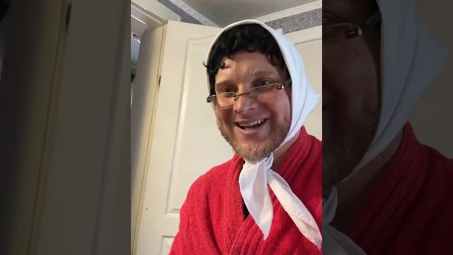 В Гостях у БАБУШКИ (смешное видео, юмор, приколы, поржать) В Гостях у БАБУШКИ (смешное видео, юмор, приколы, поржать)