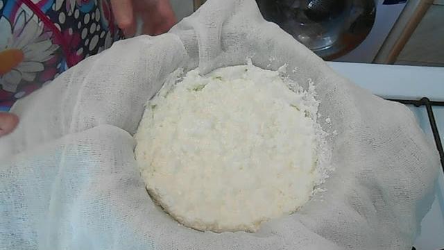 Творог из кефира. Очень просто и вкусно. Творог из кефира. Очень просто и вкусно.