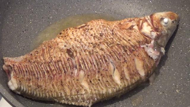 ЖАРЕНАЯ РЫБА С ЛУКОМ И МАЙОНЕЗОМ (пальчики оближешь) Рецепт вкусной и сочной рыбы на сковороде. ЖАРЕНАЯ РЫБА С ЛУКОМ И МАЙОНЕЗОМ (пальчики оближешь) Рецепт вкусной и сочной рыбы на сковороде.