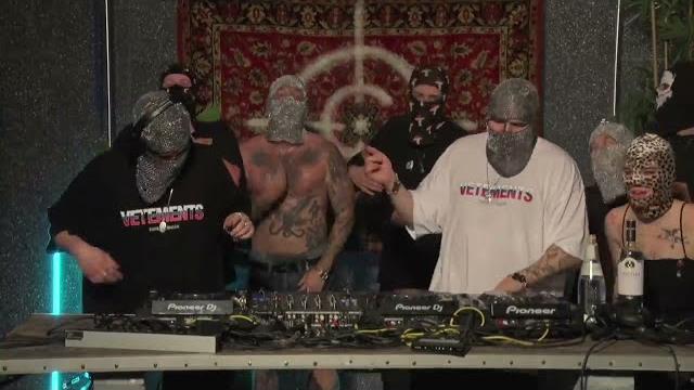 Locked Club А почему едет он, а не я Locked Club А почему едет он, а не я