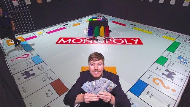 Гигантская Игра в Монополию с Реальными Деньгами Гигантская Игра в Монополию с Реальными Деньгами