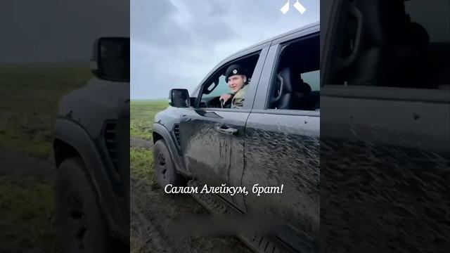 Депутат бежит за машиной Кадырова Депутат бежит за машиной Кадырова