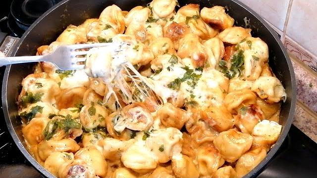 Как пожарить ПЕЛЬМЕНИ/Вкусный ОБЕД за 15 минут! Жареные ПЕЛЬМЕНИ в Сметанно-Сырном СОУСЕ Как пожарить ПЕЛЬМЕНИ/Вкусный ОБЕД за 15 минут! Жареные ПЕЛЬМЕНИ в Сметанно-Сырном СОУСЕ
